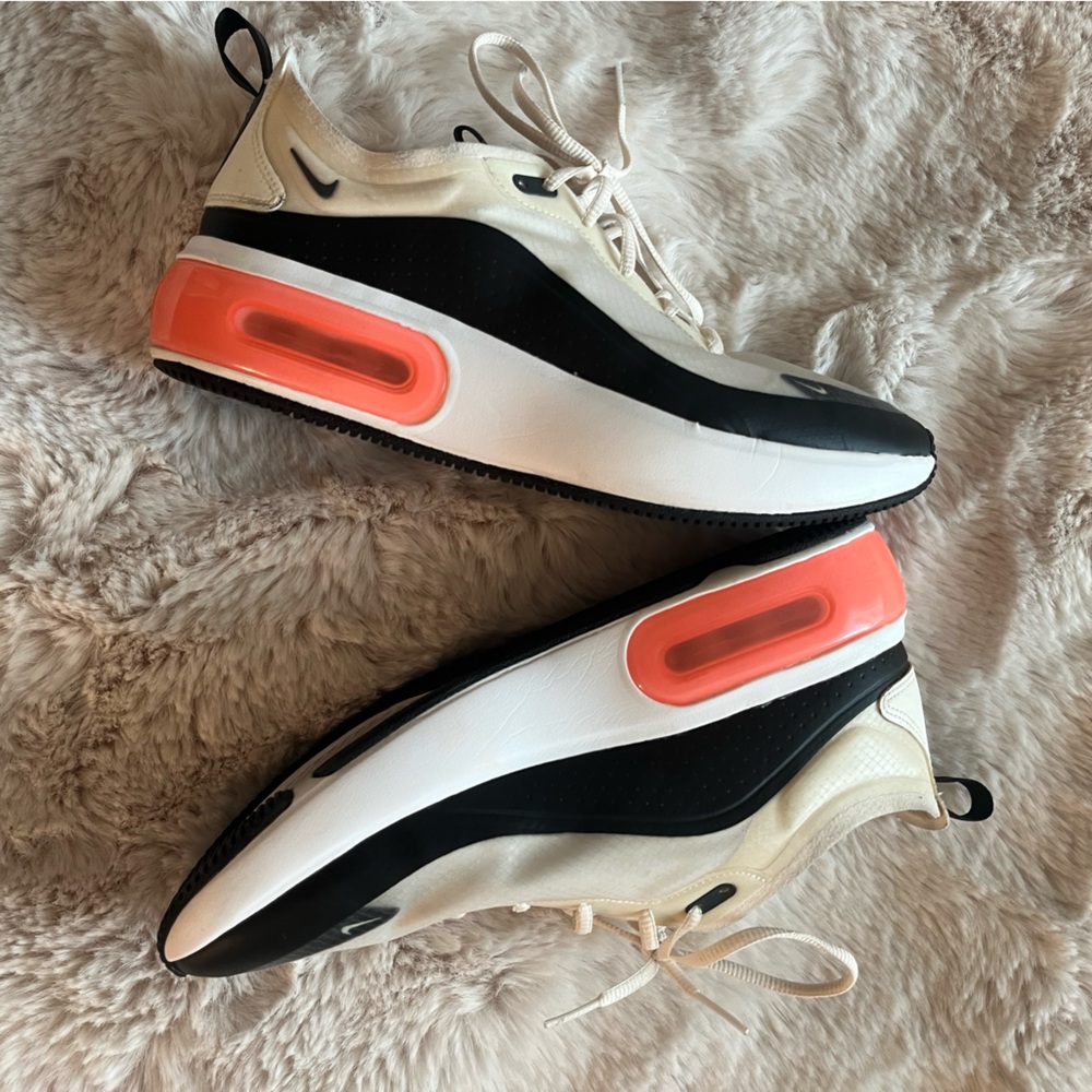 Womens Nike Air Max Sneakers Size 9